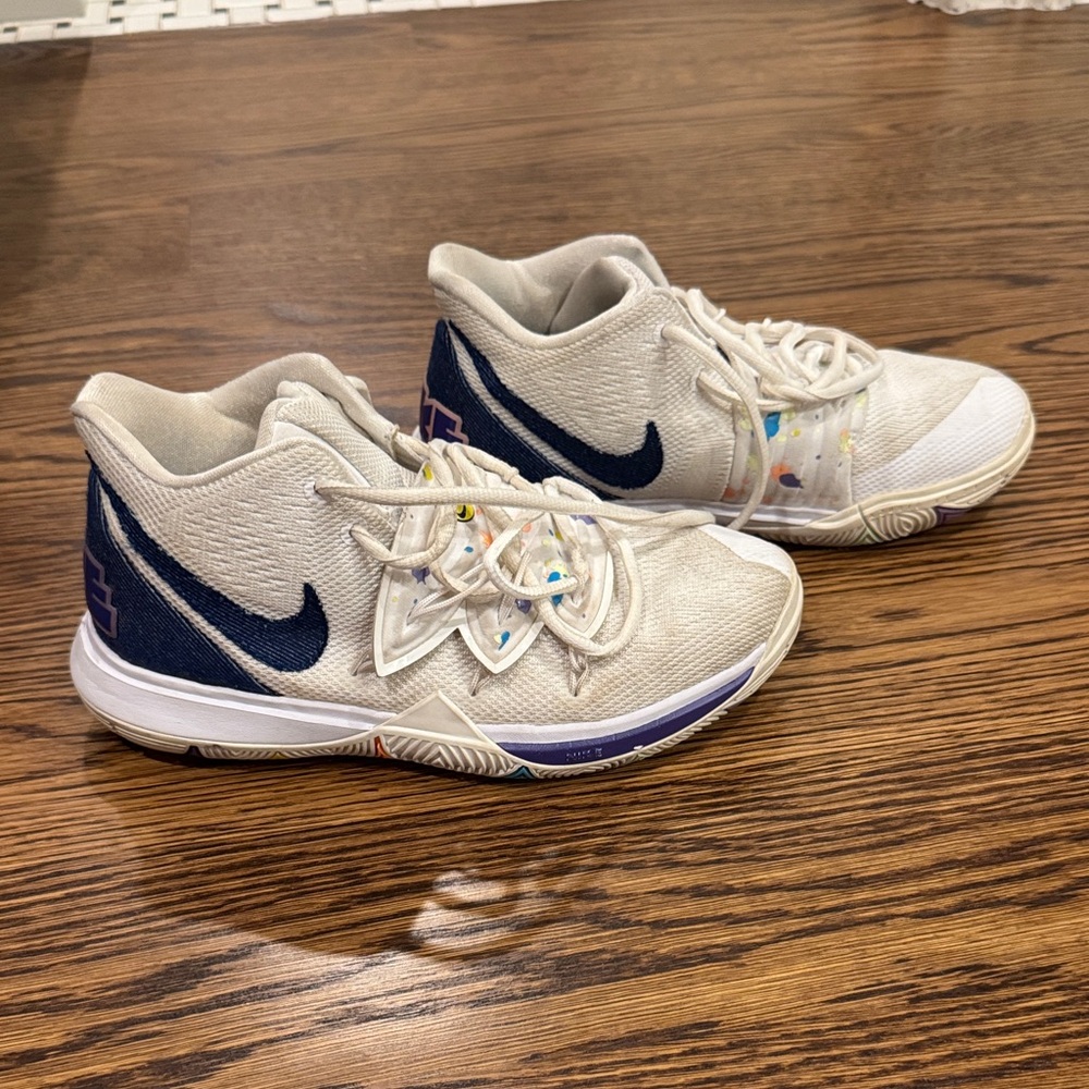 Nike Kyrie Irvin Basketball Shoes